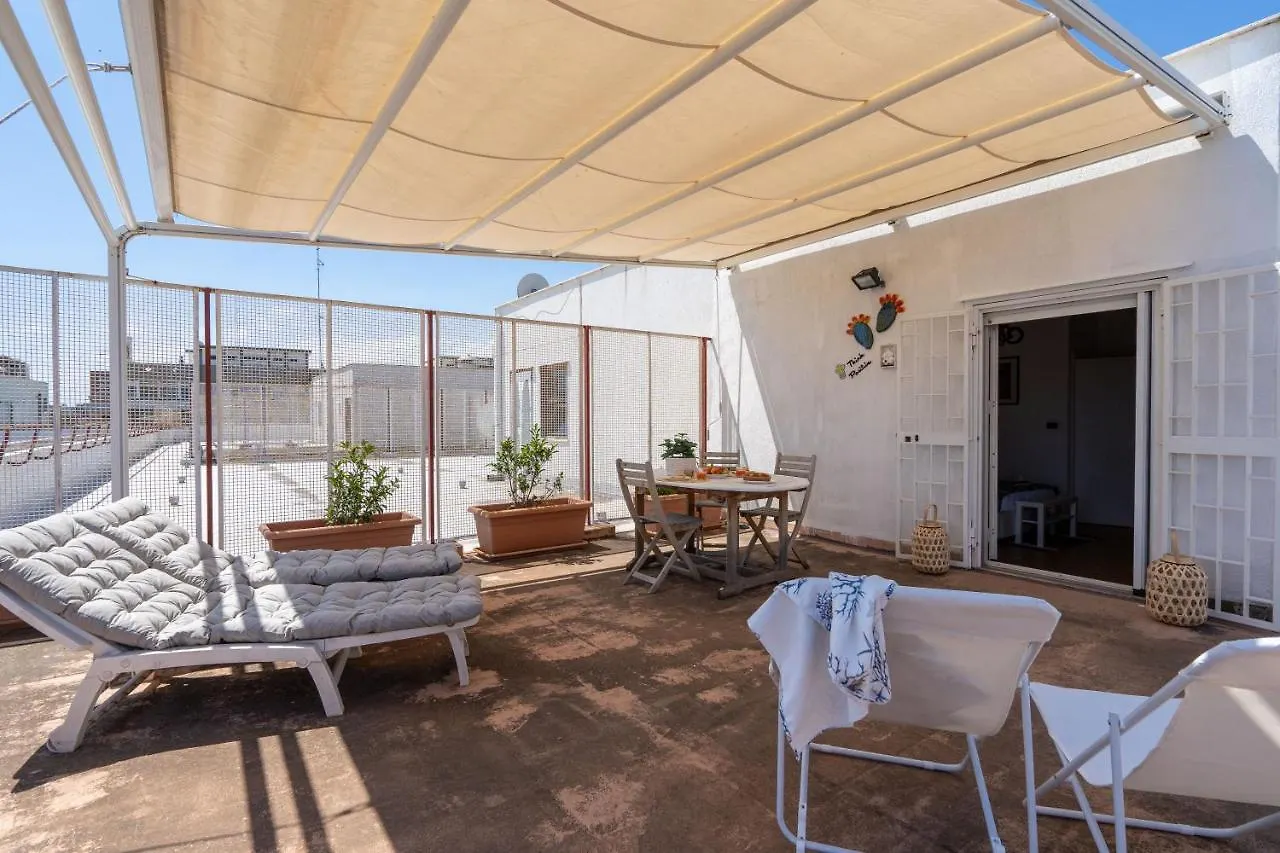 Appartement Bright Studio With Terrace & Parking Bari