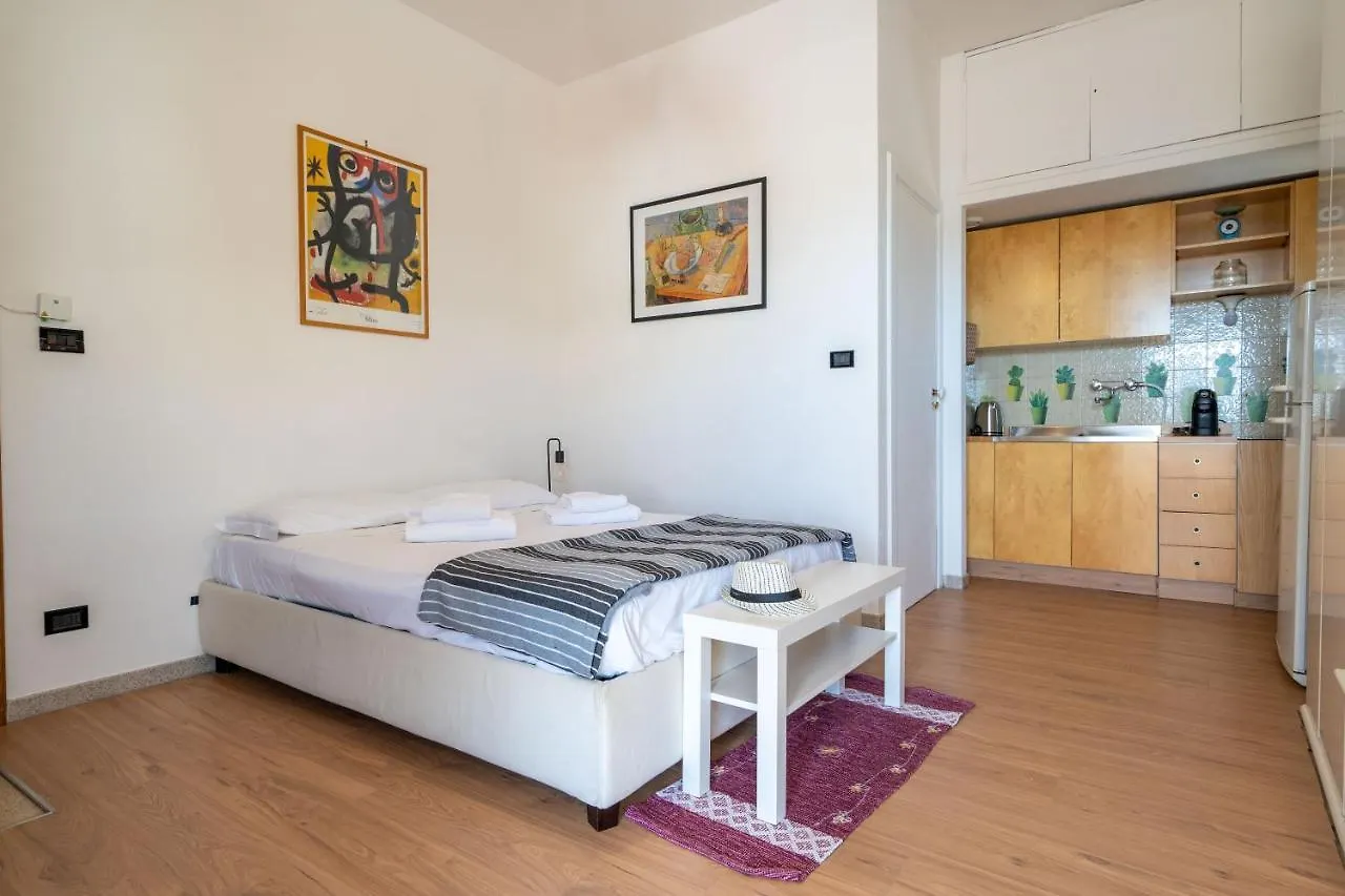 Bright Studio With Terrace & Parking Bari 0*,  Italie