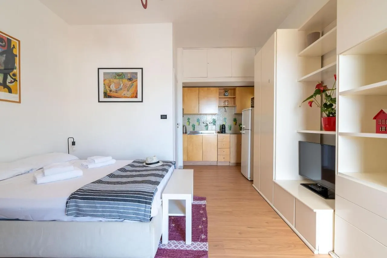 Bright Studio With Terrace & Parking Bari Italie