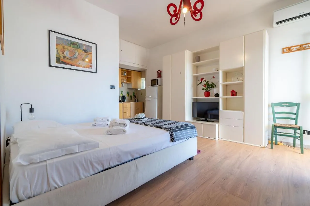 Appartement Bright Studio With Terrace & Parking Bari